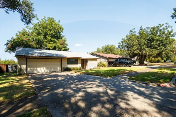 2919 BERGEN LN
