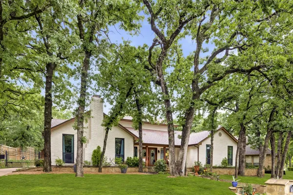 8 CYPRESS CT