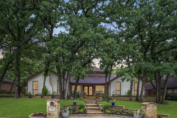 8 CYPRESS CT