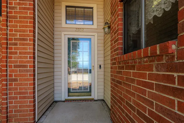 2702 STRATFORD CT