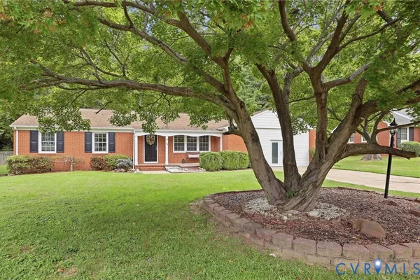 110 HAMPTON DR