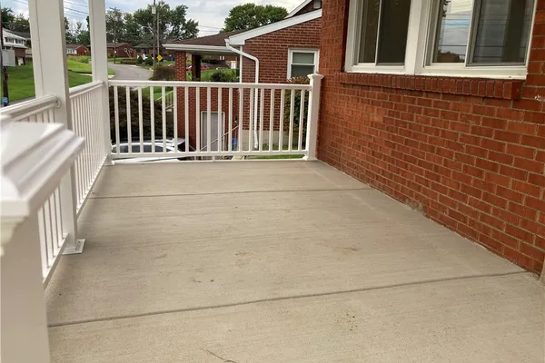 905 LINDSAY RD