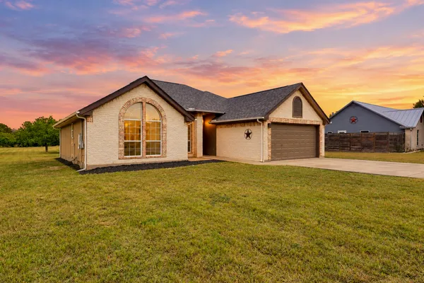 84 THOMAS DR