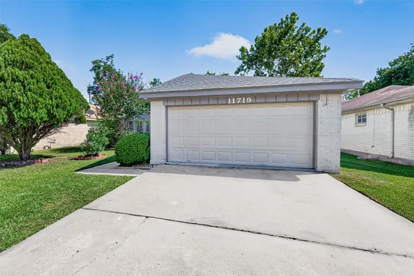 11719 ACADIAN DR