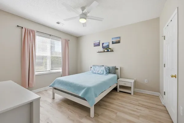805 CRUMPET CT 1157