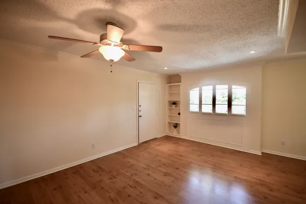 6443 BAYOU GLEN RD