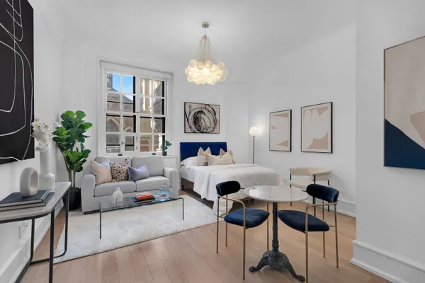 2109 BROADWAY 354
