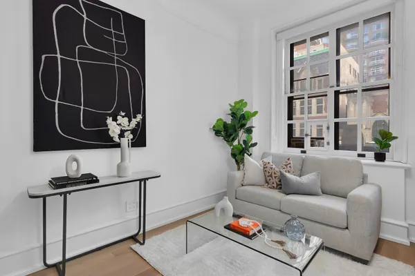 2109 BROADWAY 354