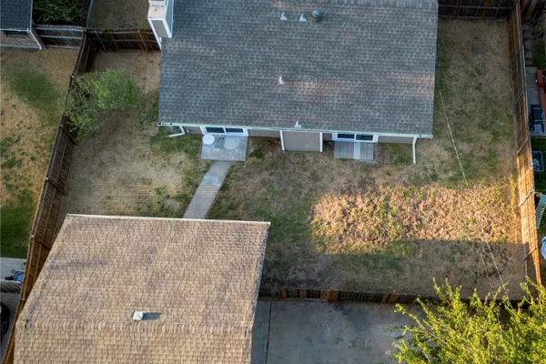 1016 BARCLAY DR