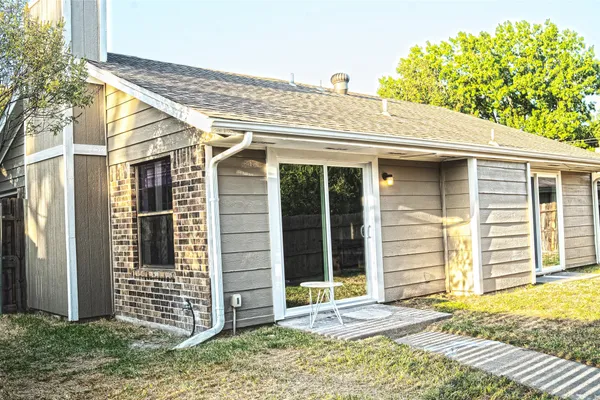 1016 BARCLAY DR