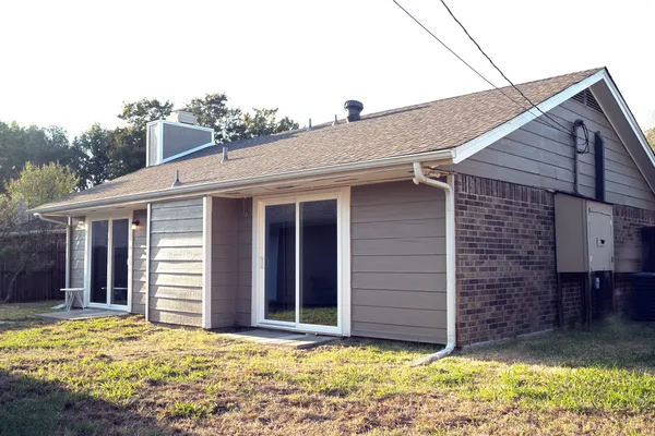 1016 BARCLAY DR