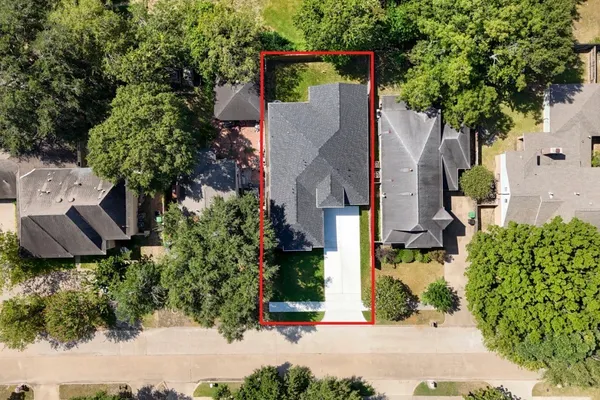4027 BLACK LOCUST DR