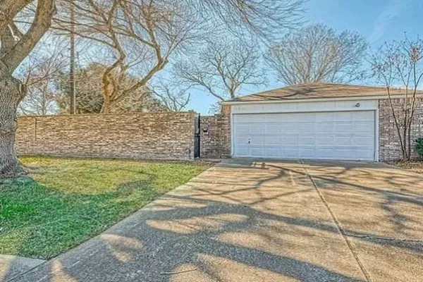 3610 VINEYARD DR