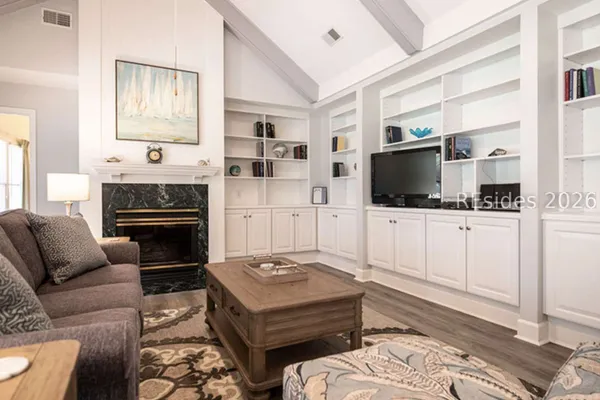 28 ABERDEEN CT