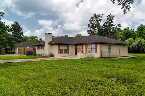 223 LEE AVE