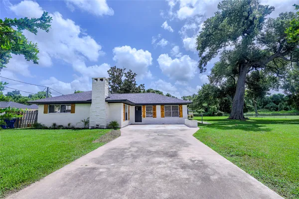 223 LEE AVE