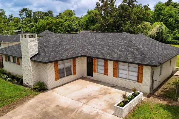223 LEE AVE