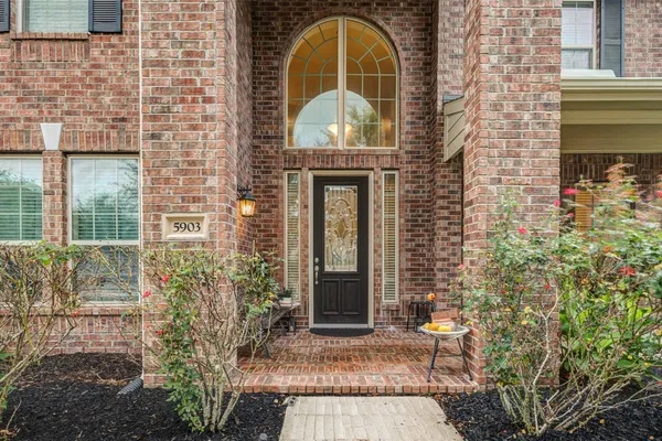 5903 ROSE QUARTZ LN