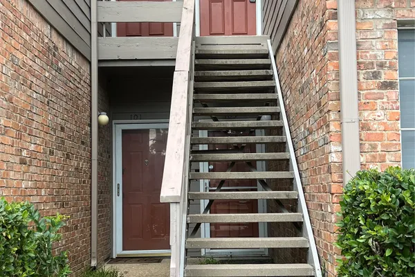 9801 ROYAL LN 104  E
