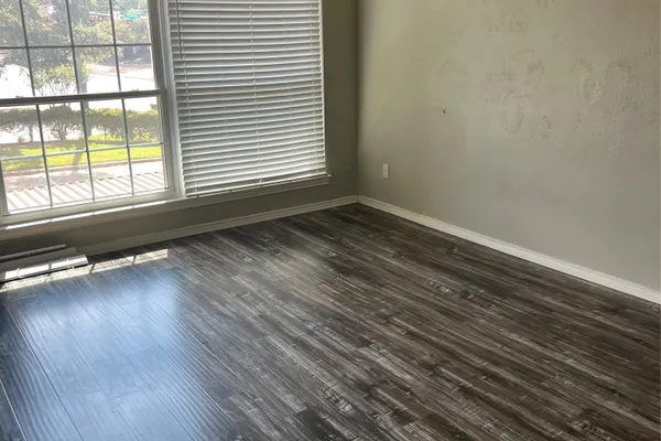 9801 ROYAL LN 104  E