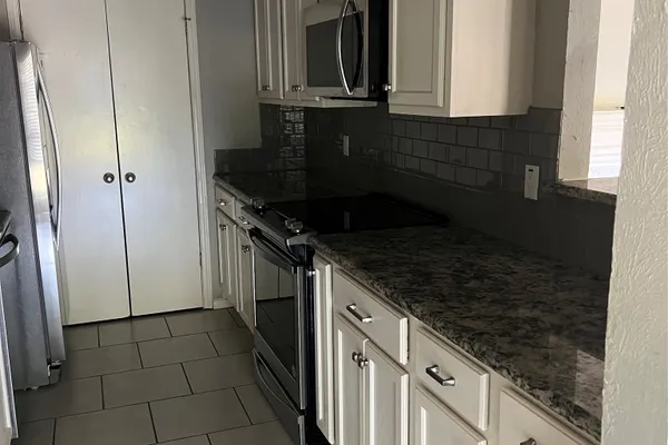 9801 ROYAL LN 104  E