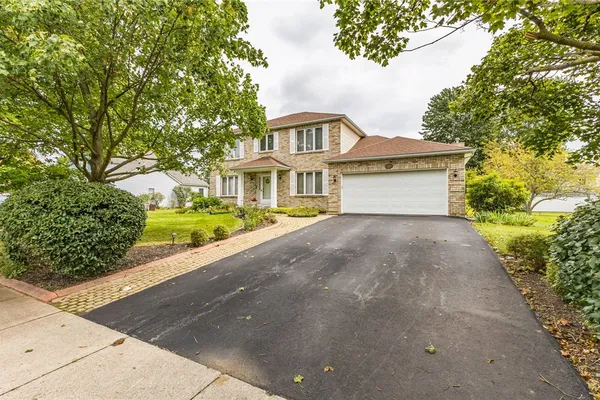 115 QUEENSLAND DR