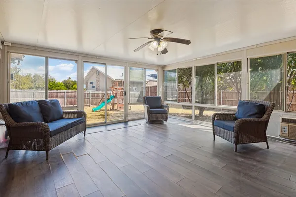 701 CARLISLE CT
