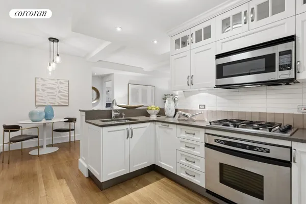 27 W 72ND ST 401