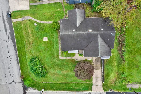 209 E FAIRMONT AVE