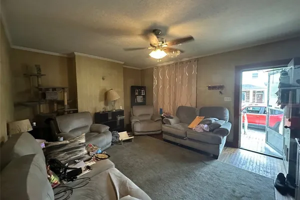 150 WATKINS AVE