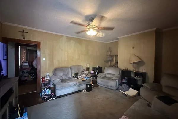150 WATKINS AVE