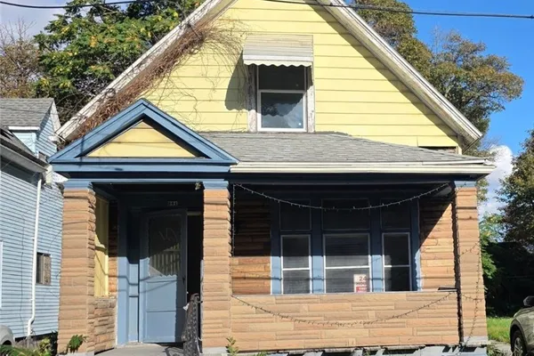 301 PEACH ST