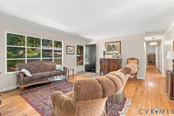 193 MEADOW LN