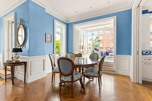 30 SUTTON PL A