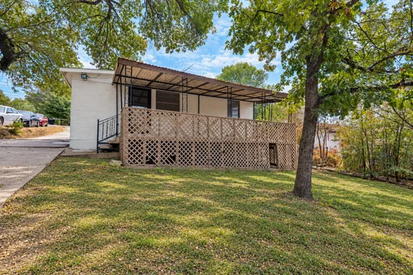 227 S JUSTIN AVE