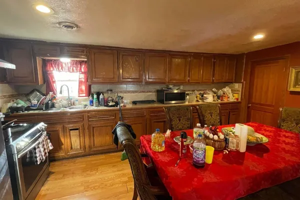 7509 MEADOWVIEW DR