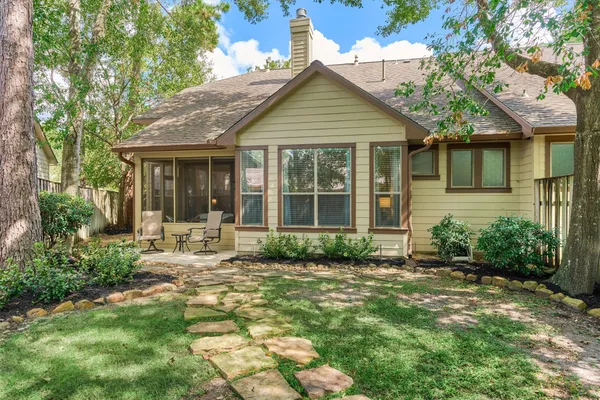 23 DOUVAINE CT