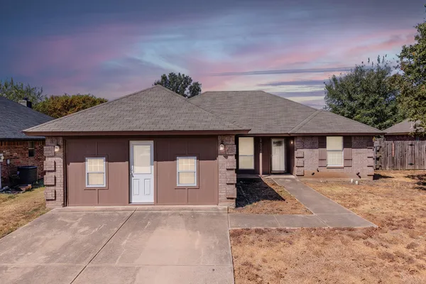 204 TROXELL BLVD