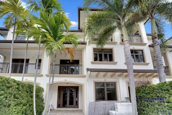 105 ISLE OF VENICE DR 105
