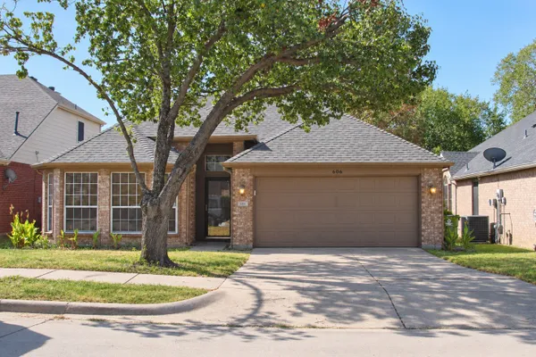 606 LAKE BRIDGE DR
