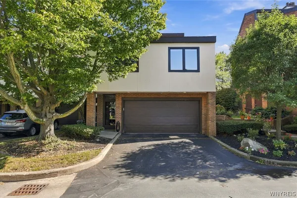 10 HARBOUR POINTE CMN