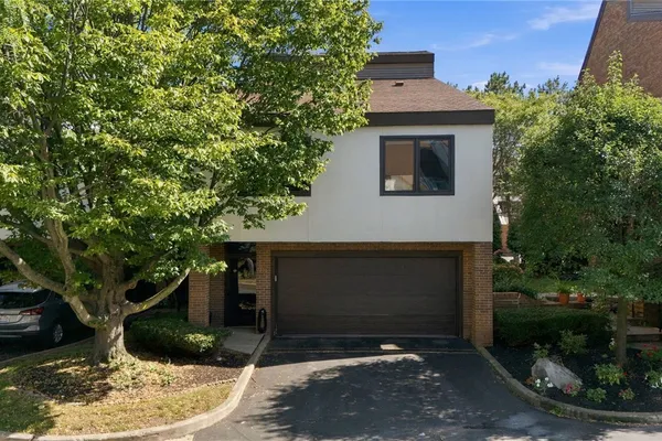 10 HARBOUR POINTE CMN