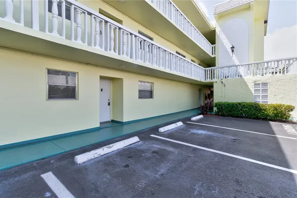 1100 PONCE DE LEON CIR N106