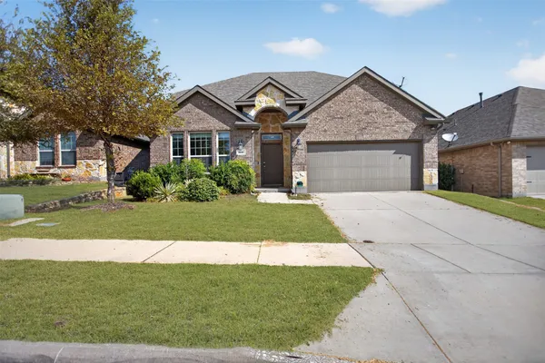 928 SLATE LN