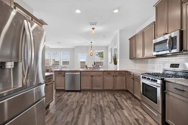 928 SLATE LN