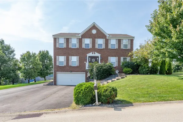 207 KINGSBROOKE DR
