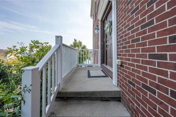 207 KINGSBROOKE DR