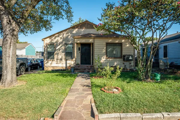 2017 LEA CREST DR