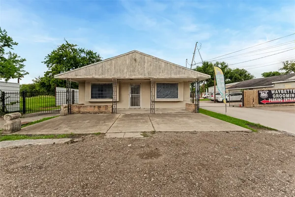 518 WESTBROOK DR 1