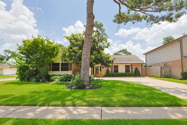 8638 LAKE CRYSTAL DR